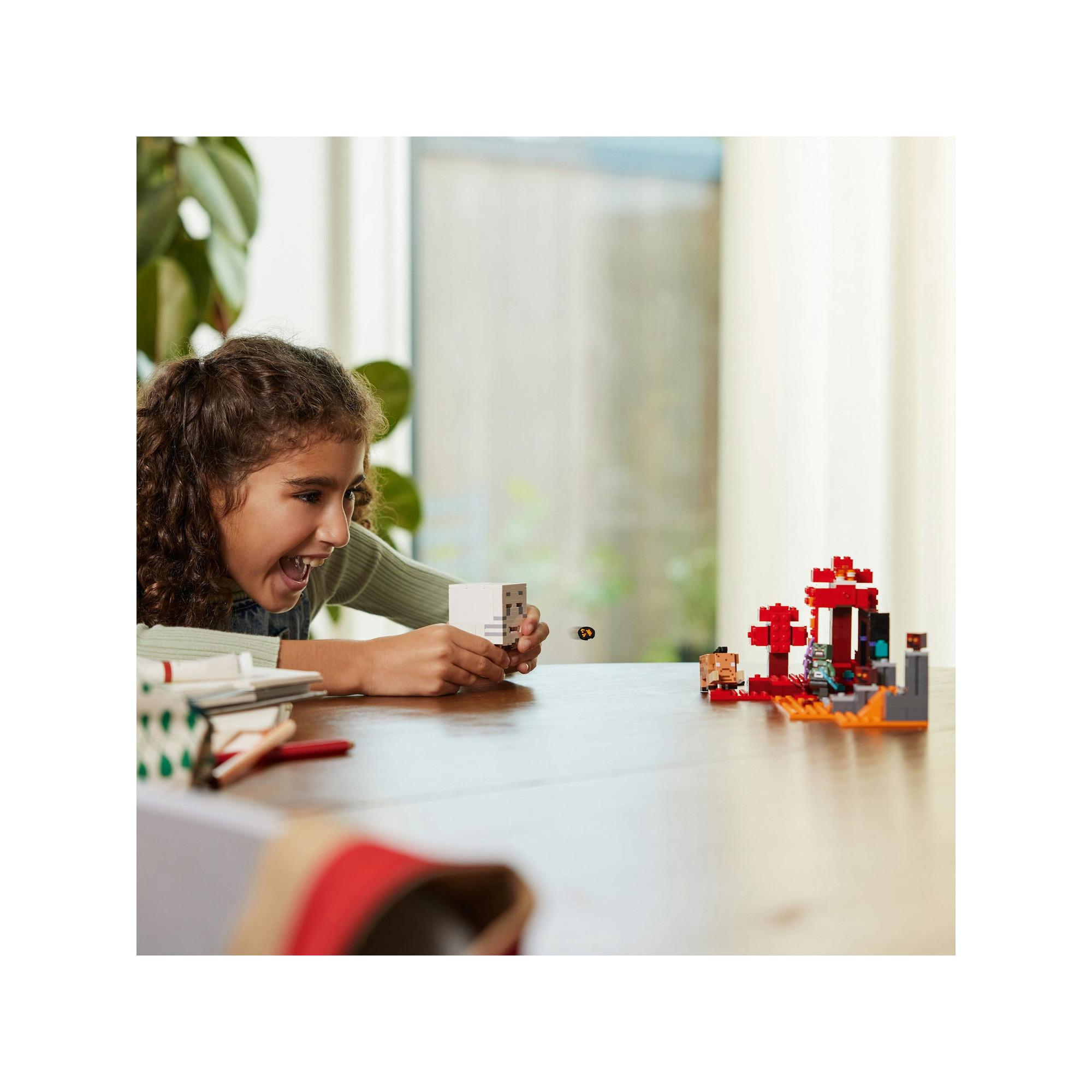 LEGO®  21255 Hinterhalt am Netherportal 