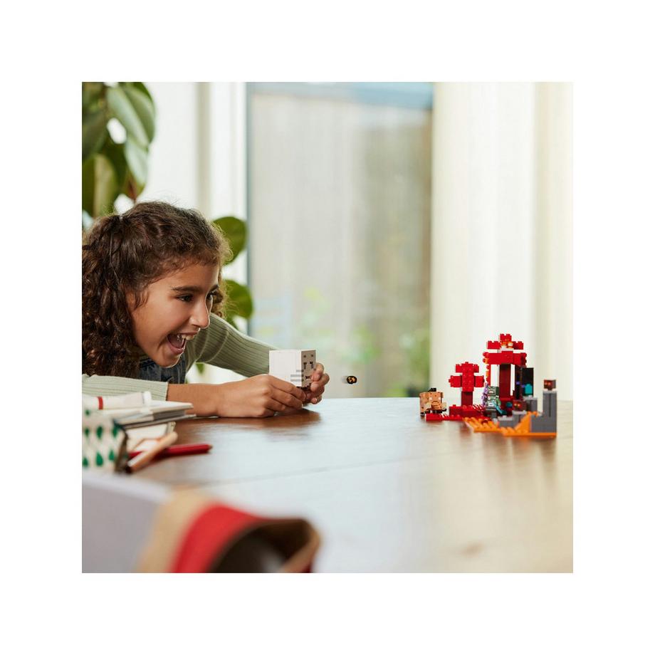 LEGO®  21255 Hinterhalt am Netherportal 