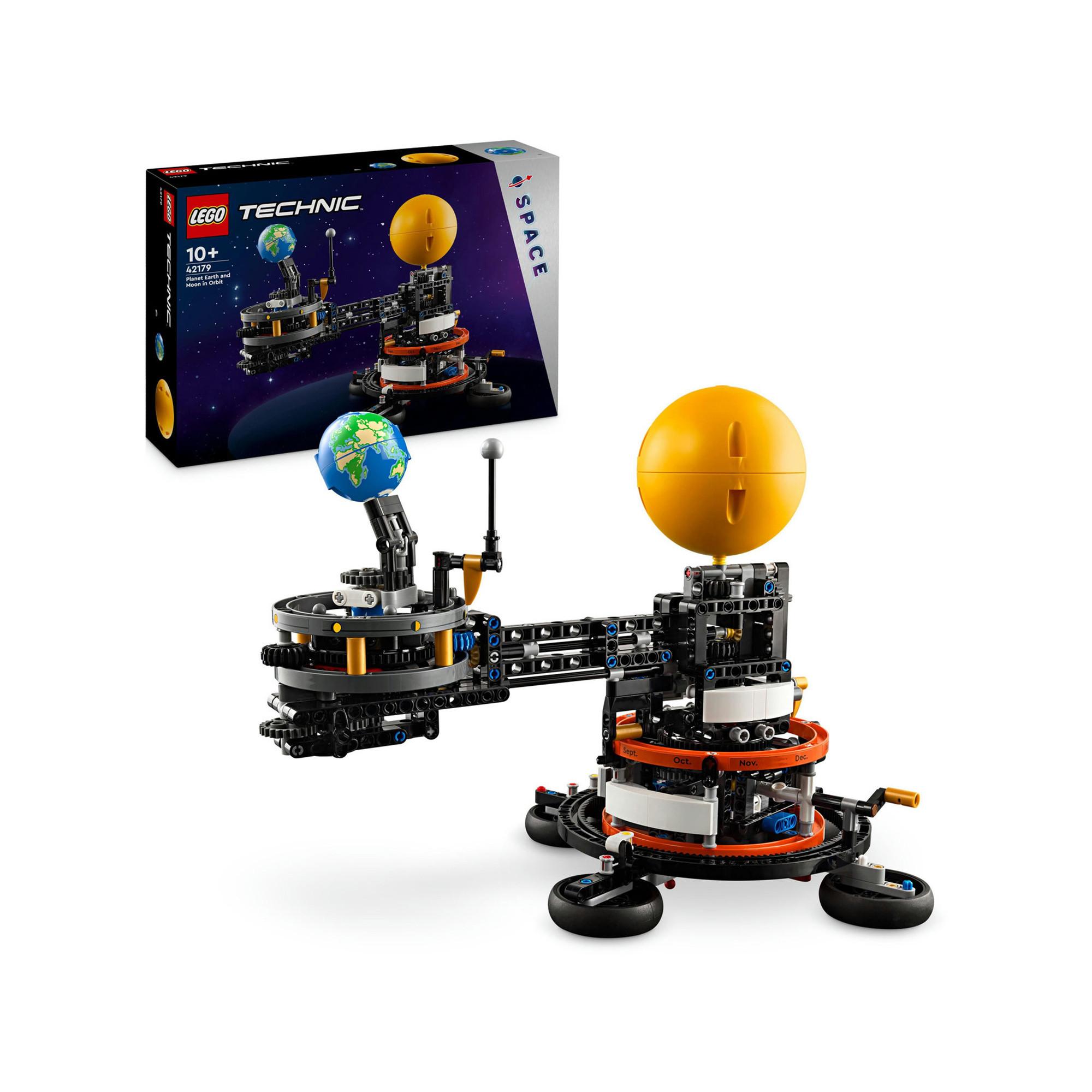 LEGO®  42179 La planète Terre et la Lune en orbite 