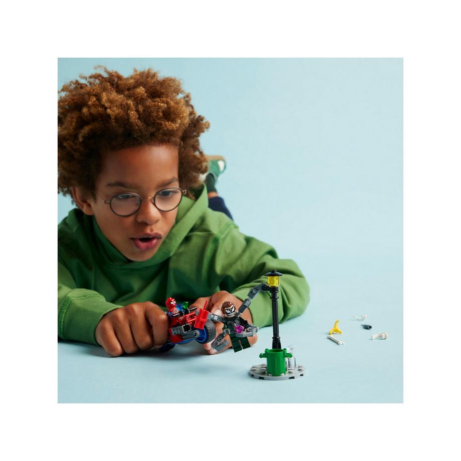 LEGO®  76275 Inseguimento sulla moto: Spider-Man vs. Doc Ock 