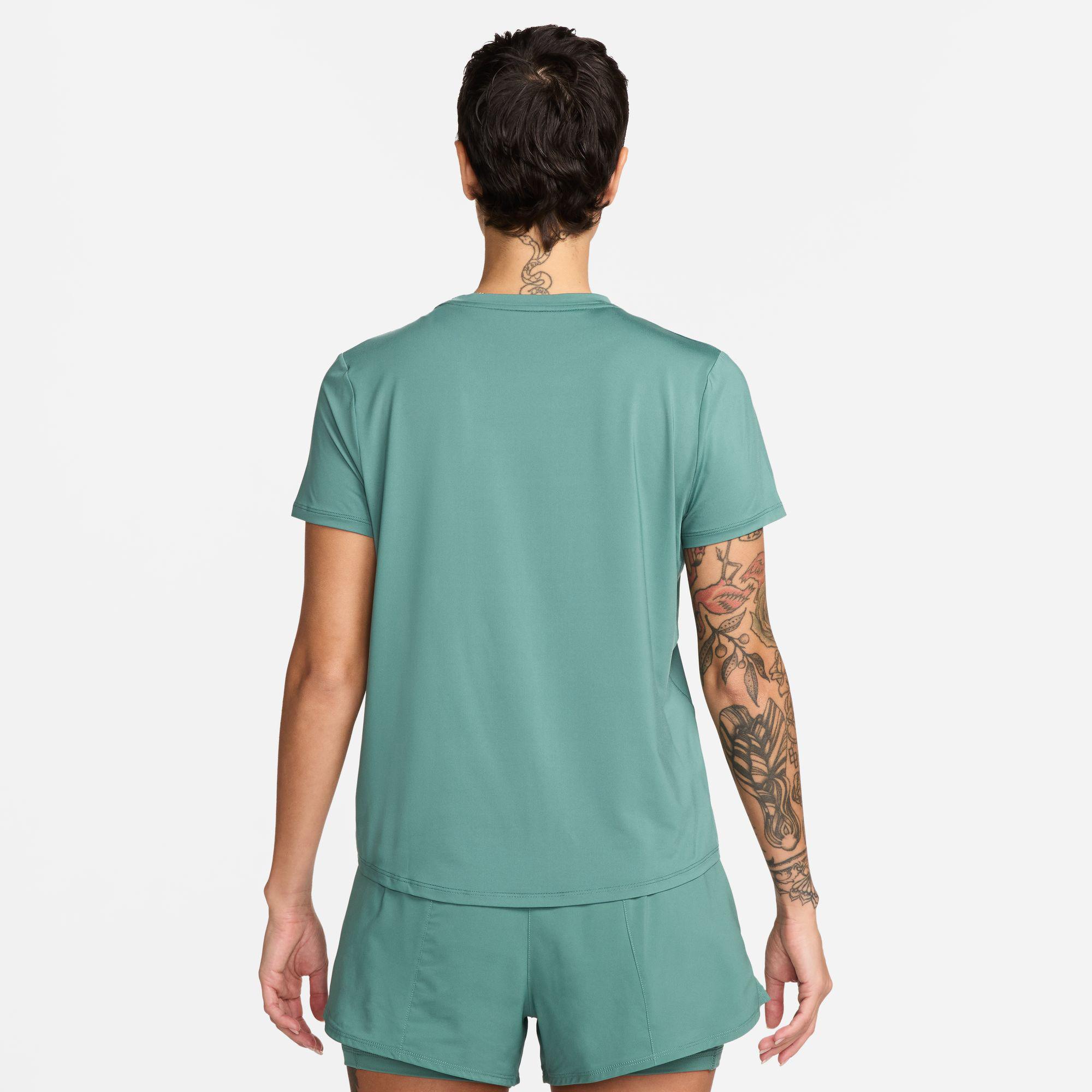 NIKE ESSENTIALS T-Shirt, Rundhals, kurzarm 