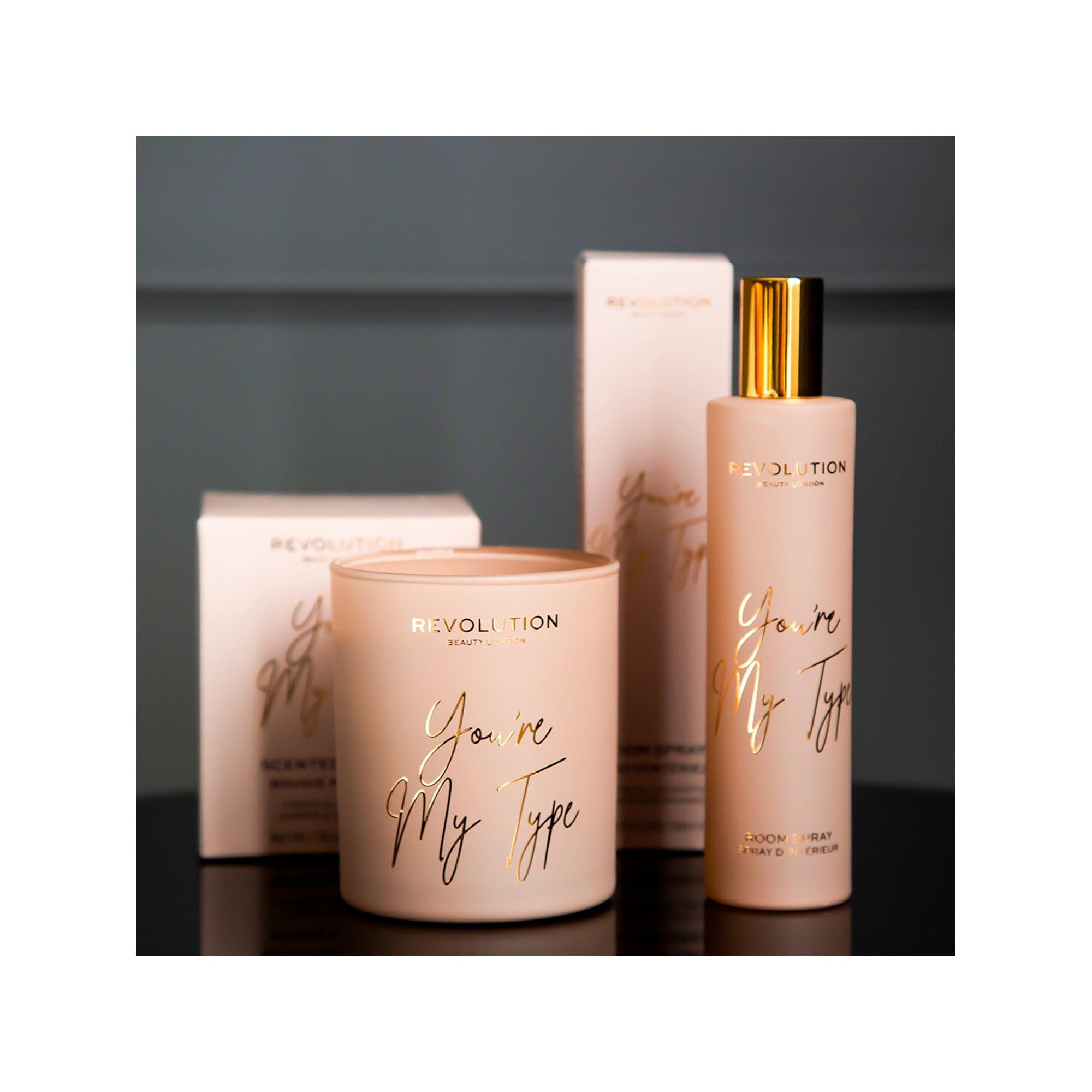 Revolution Candela You Are My Type, candela profumata You Are My Type Candle 