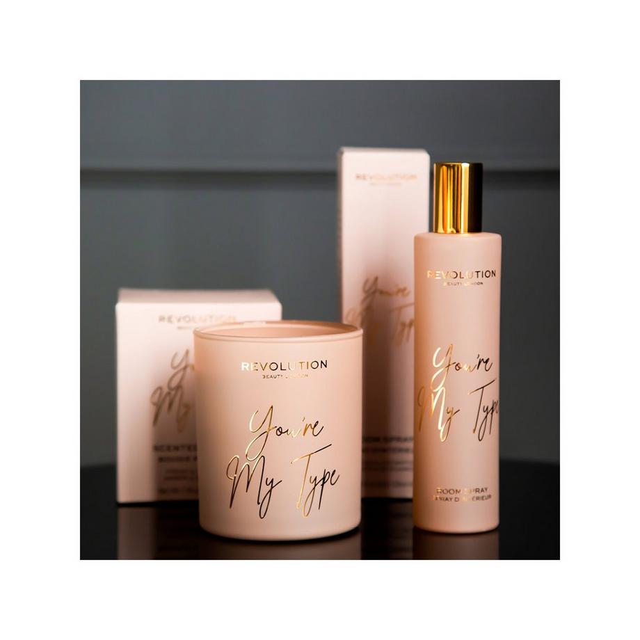 Revolution Candela You Are My Type, candela profumata You Are My Type Candle 