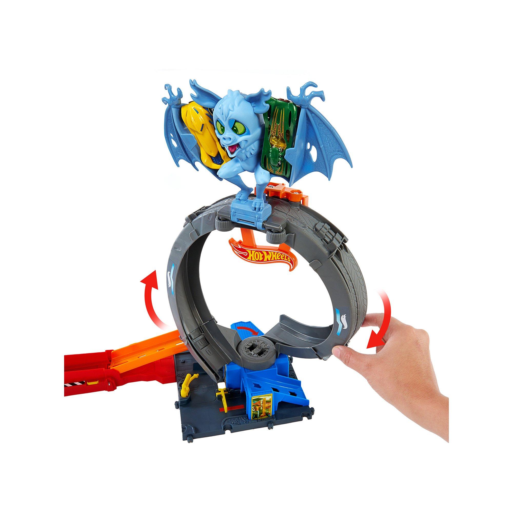 Hot Wheels  City Nemesis Bat vs Tire Shop 