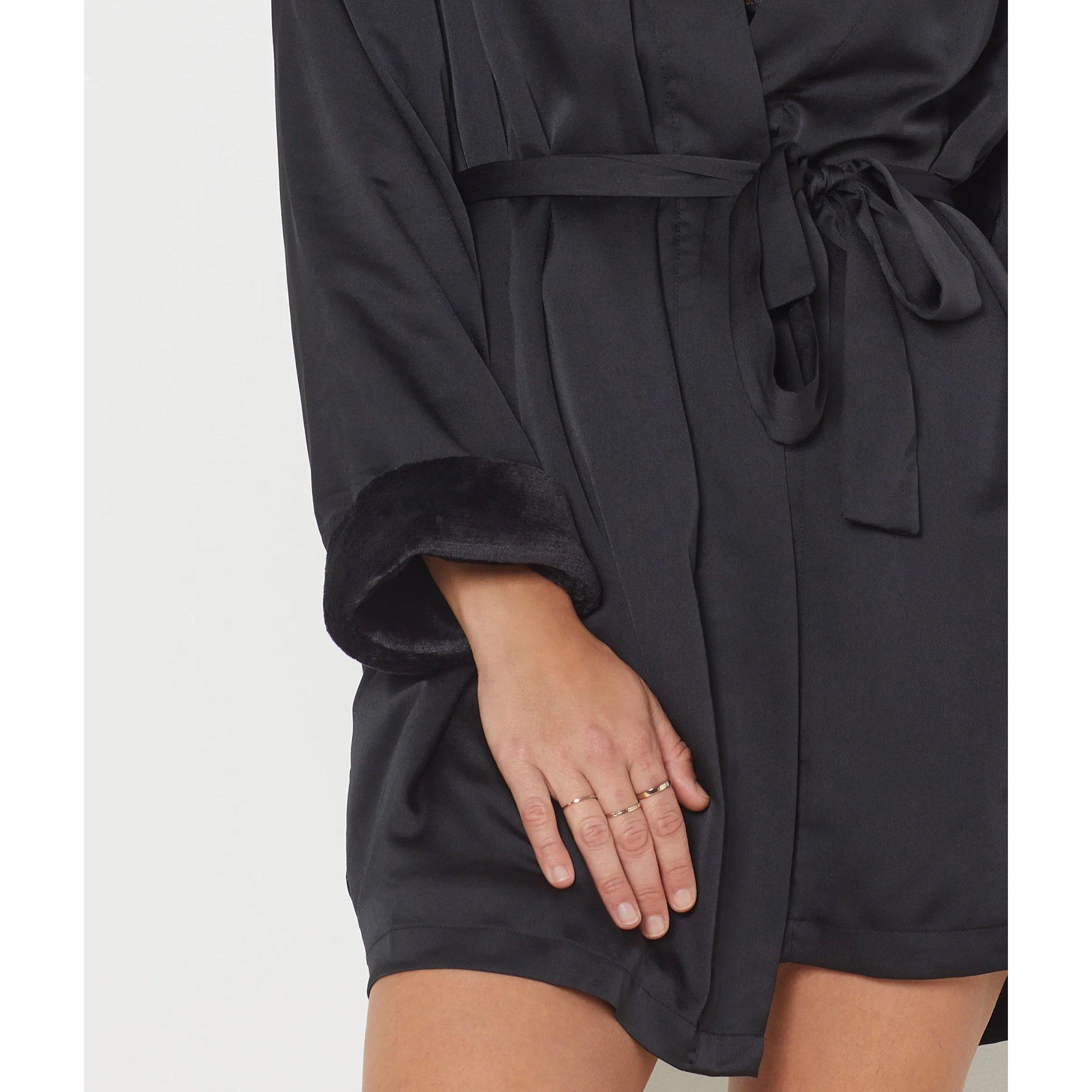 Etam Satin Morgenmantel mit Kunstfellmanschetten  