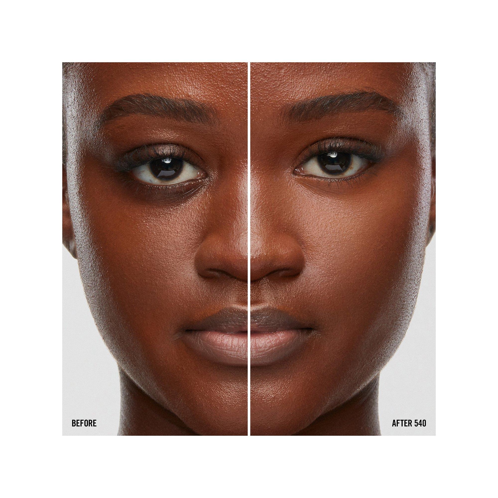 MAKEUP BY MARIO  Illuminant Surrealskin™ Concealer - Anticernes illuminant 