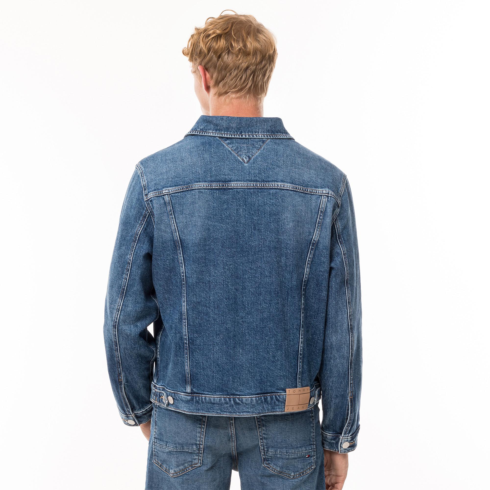 TOMMY JEANS RYAN RGLR TRCKT JKT CH8132 EXT Veste en jeans avec boutons 