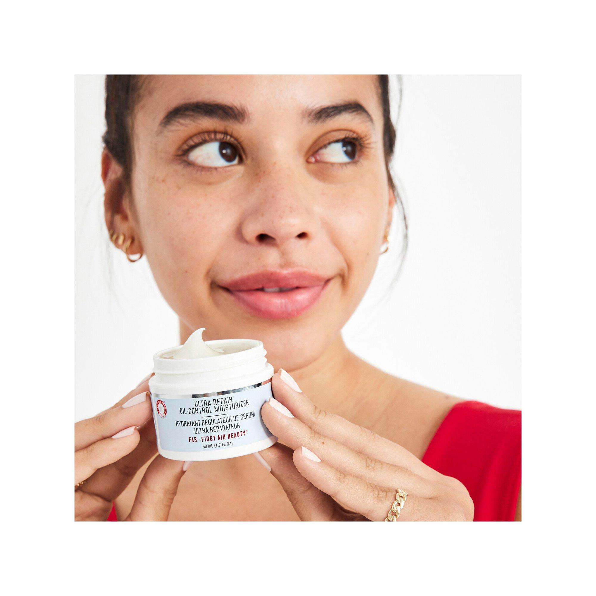 FIRST AID BEAUTY  Ultra Repair Oil-Control Moisturizer – Feuchtigkeitscreme gegen Glanz 