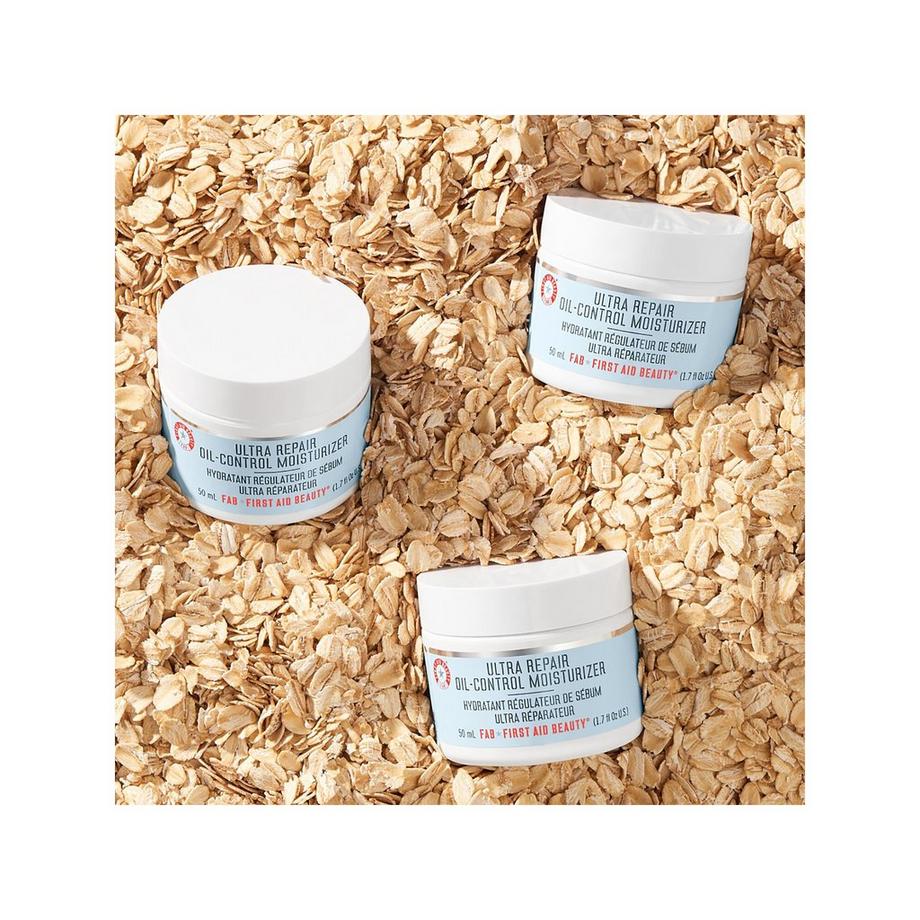 FIRST AID BEAUTY  Ultra Repair Oil-Control Moisturizer - Crème hydratante anti-brillance 