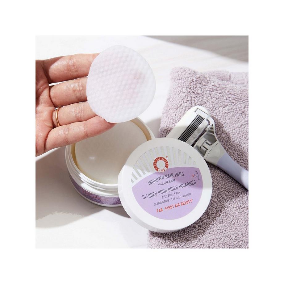 FIRST AID BEAUTY  Ingrown Hair Pads - Disques Pour Poils Incarnés aux BHA & AHA  
