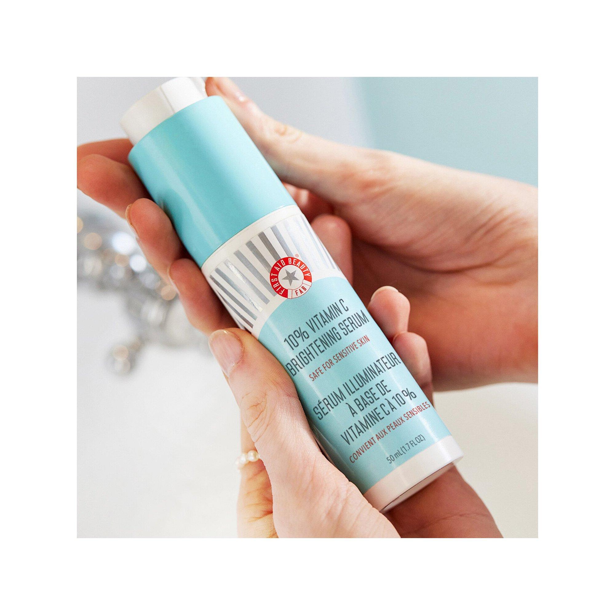 FIRST AID BEAUTY  10% Vitamin C Brightening Serum - Sérum Illuminateur avec 10% de Vitamine C  