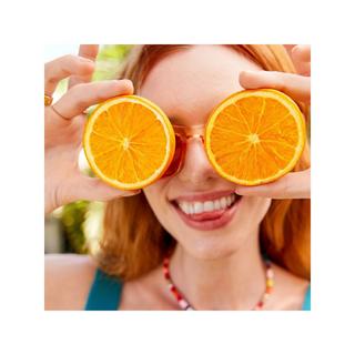 FIRST AID BEAUTY  10% Vitamin C Brightening Serum - Siero illuminante con il 10% di vitamina C 