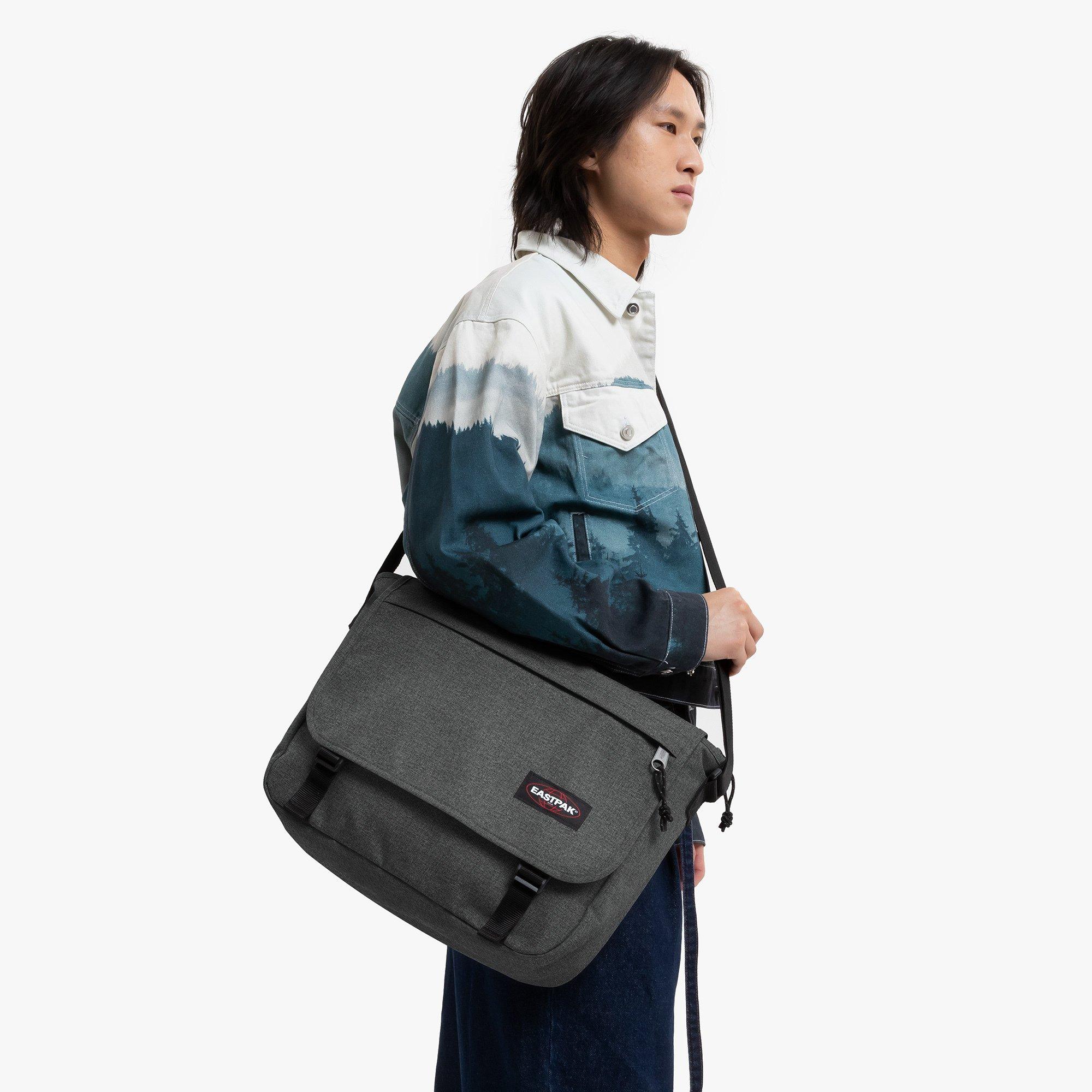 Eastpak Schultertasche Delegate + 