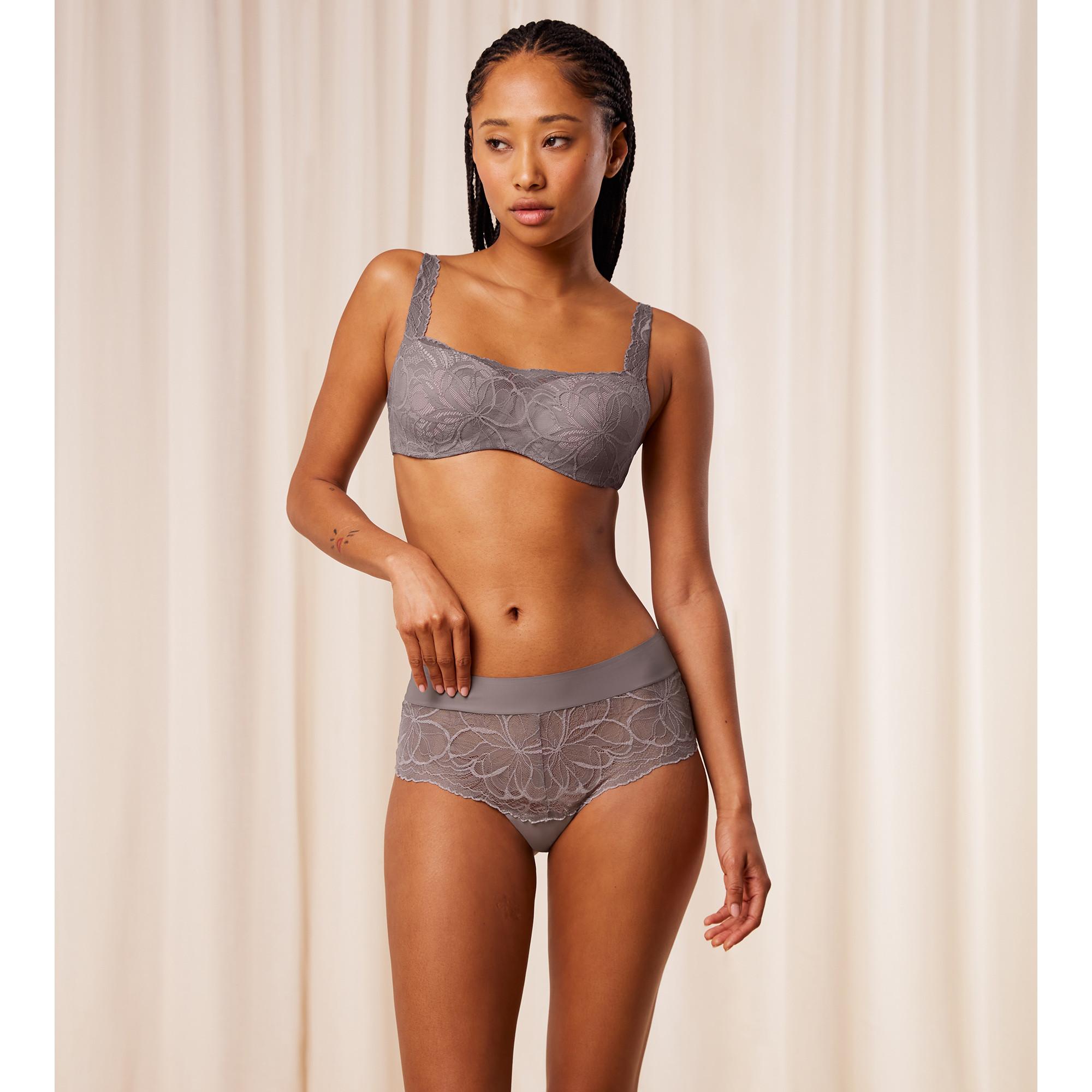 Triumph Body Make-Up Illusion Lace Shorty 