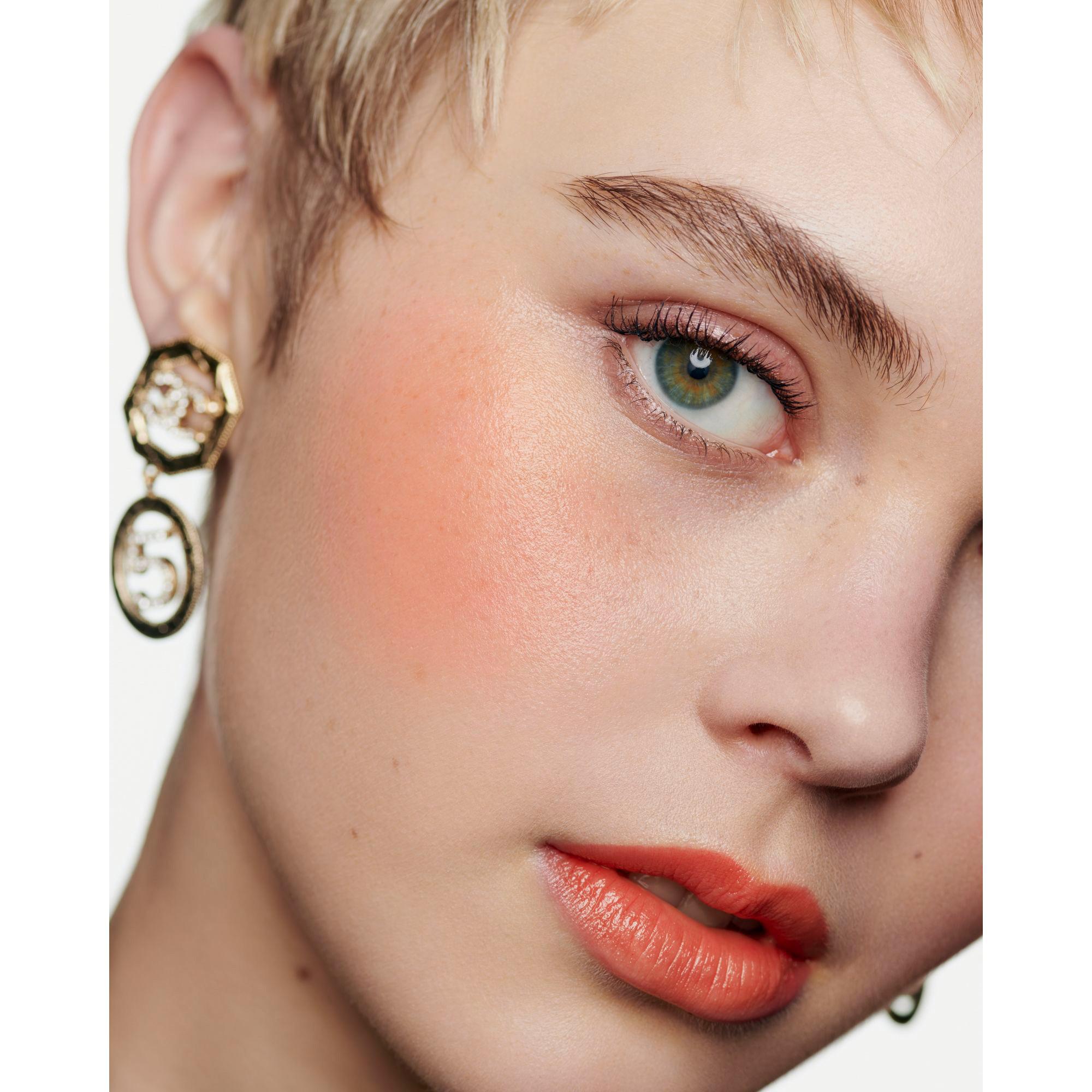 CHANEL N°1 DE CHANEL BALSAMO LABBRA E GUANCE ESALTARE IL COLORE - NUTRIRE - RIMPOLPARE 