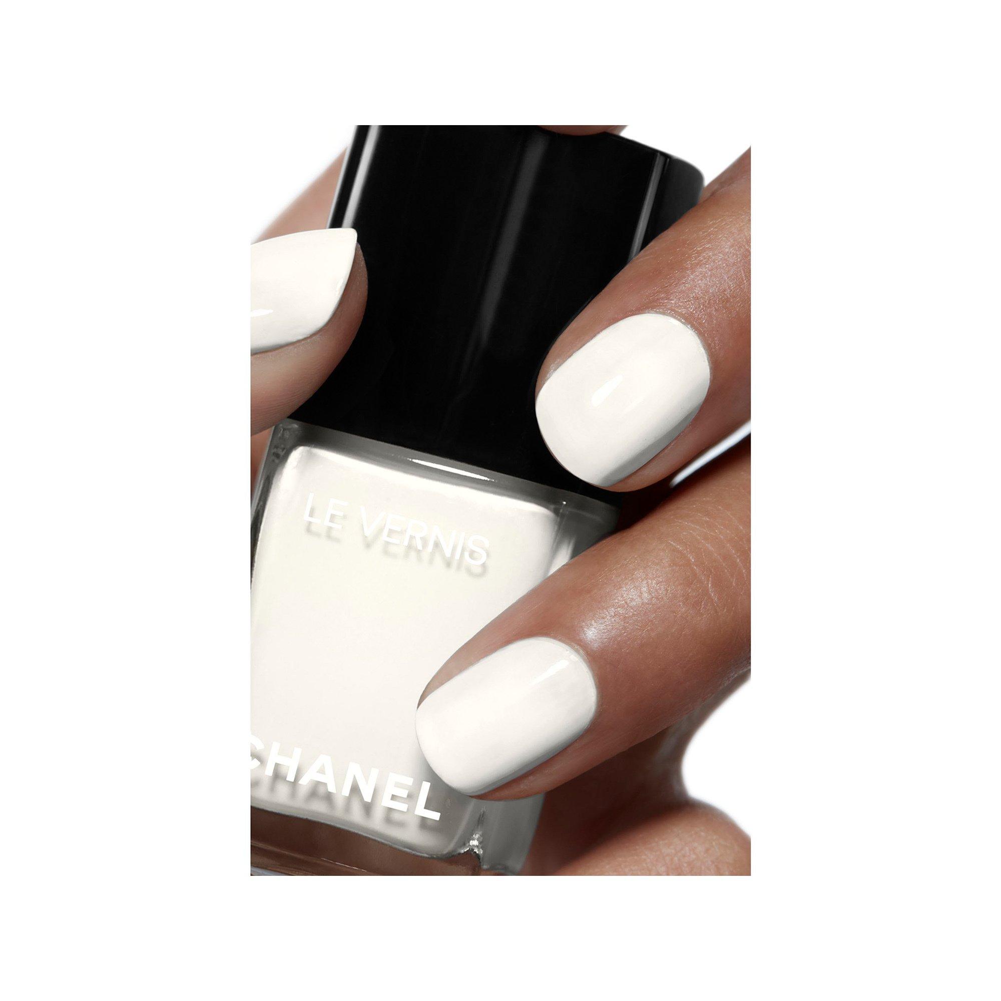 CHANEL LE VERNIS NAGELLACK – FARBE UND GLANZ MIT LANGEM HALT 