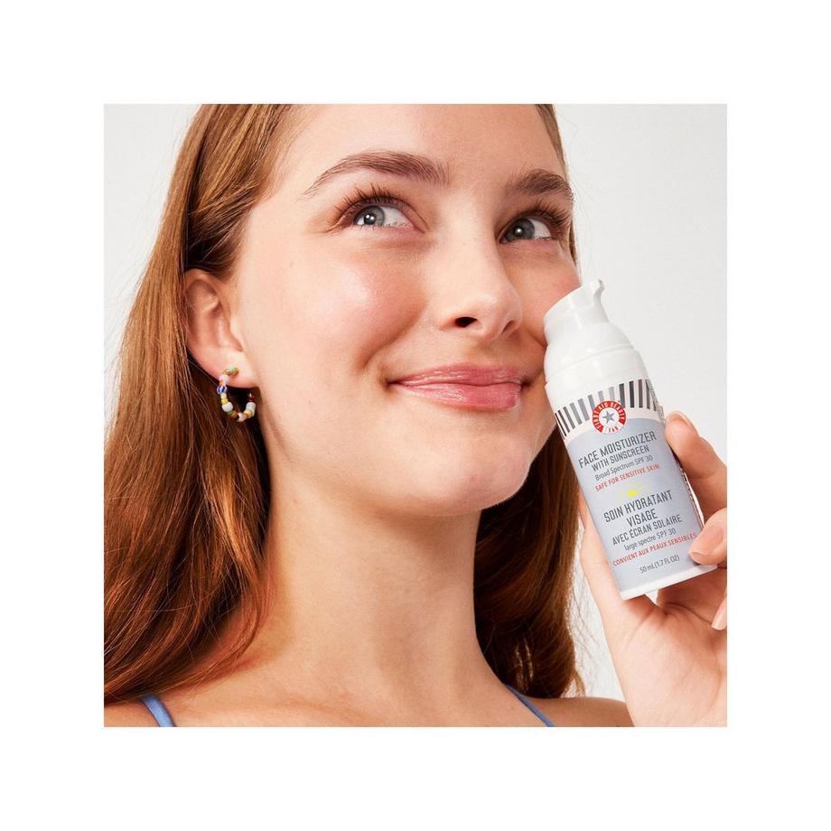 FIRST AID BEAUTY  Ultra Repair - Crema viso idratante SPF30 