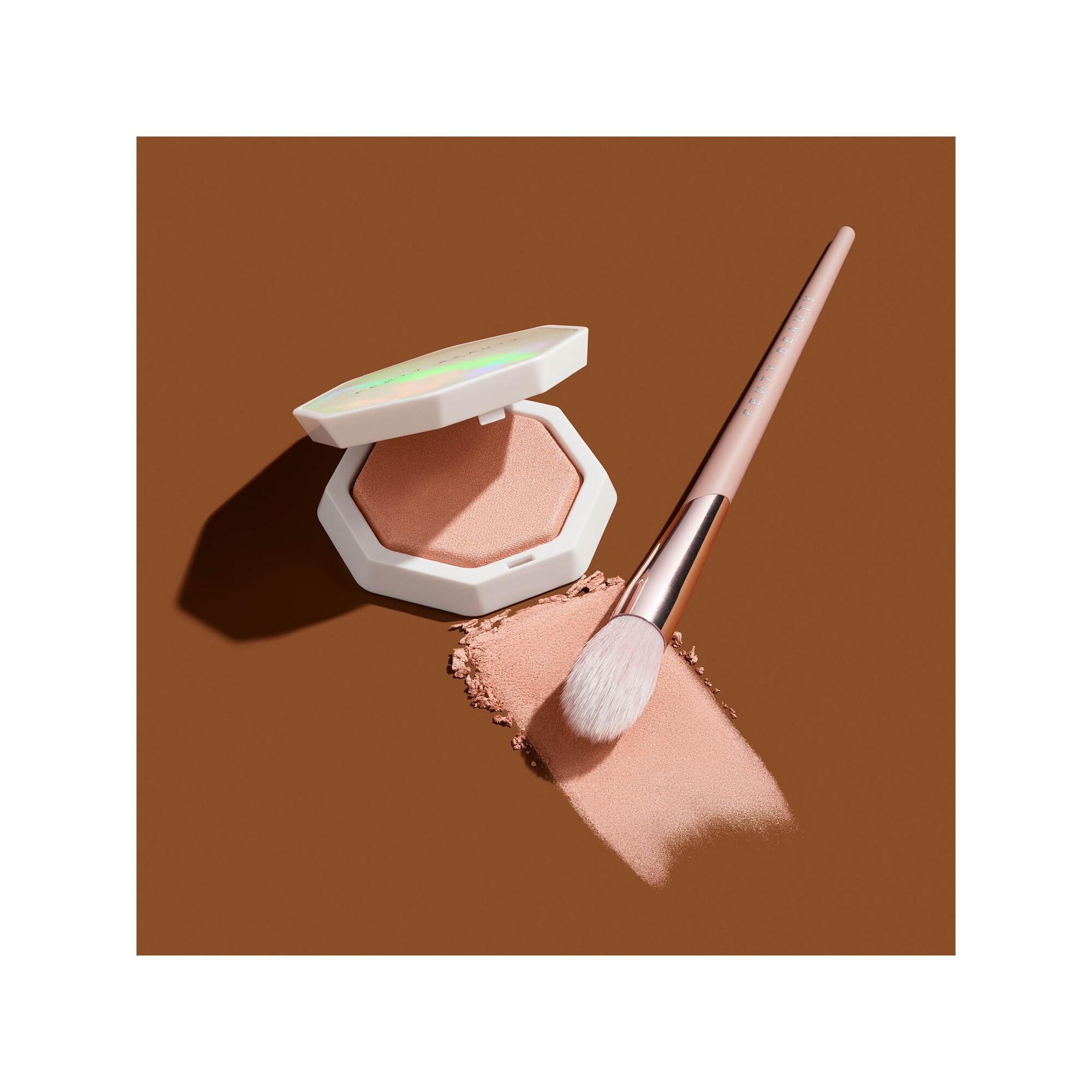 Fenty Beauty By Rihanna Precision Highlighter Brush Brush Highlighter 