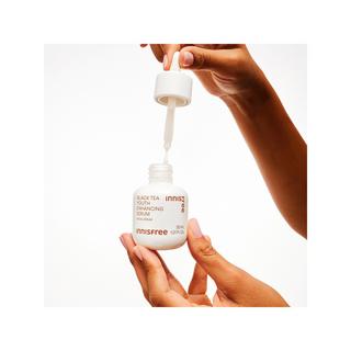 innisfree  Serum für Jugendlichkeit mit schwarzem Tee - Straffendes und glättendes Serum 