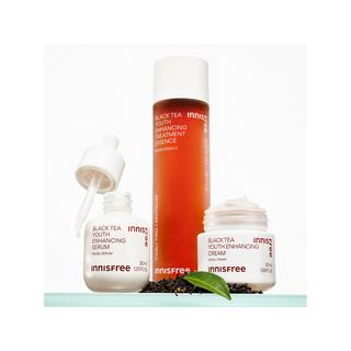 innisfree  Serum für Jugendlichkeit mit schwarzem Tee - Straffendes und glättendes Serum 