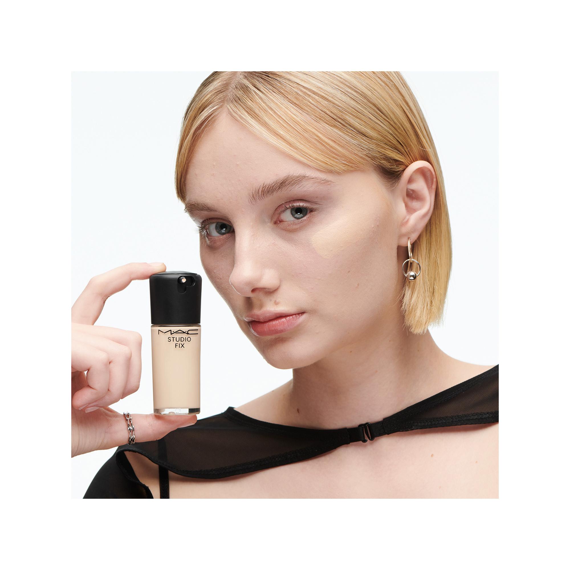 MAC Cosmetics NC15 Mini Studio Fix Fluid Foundation SPF15 