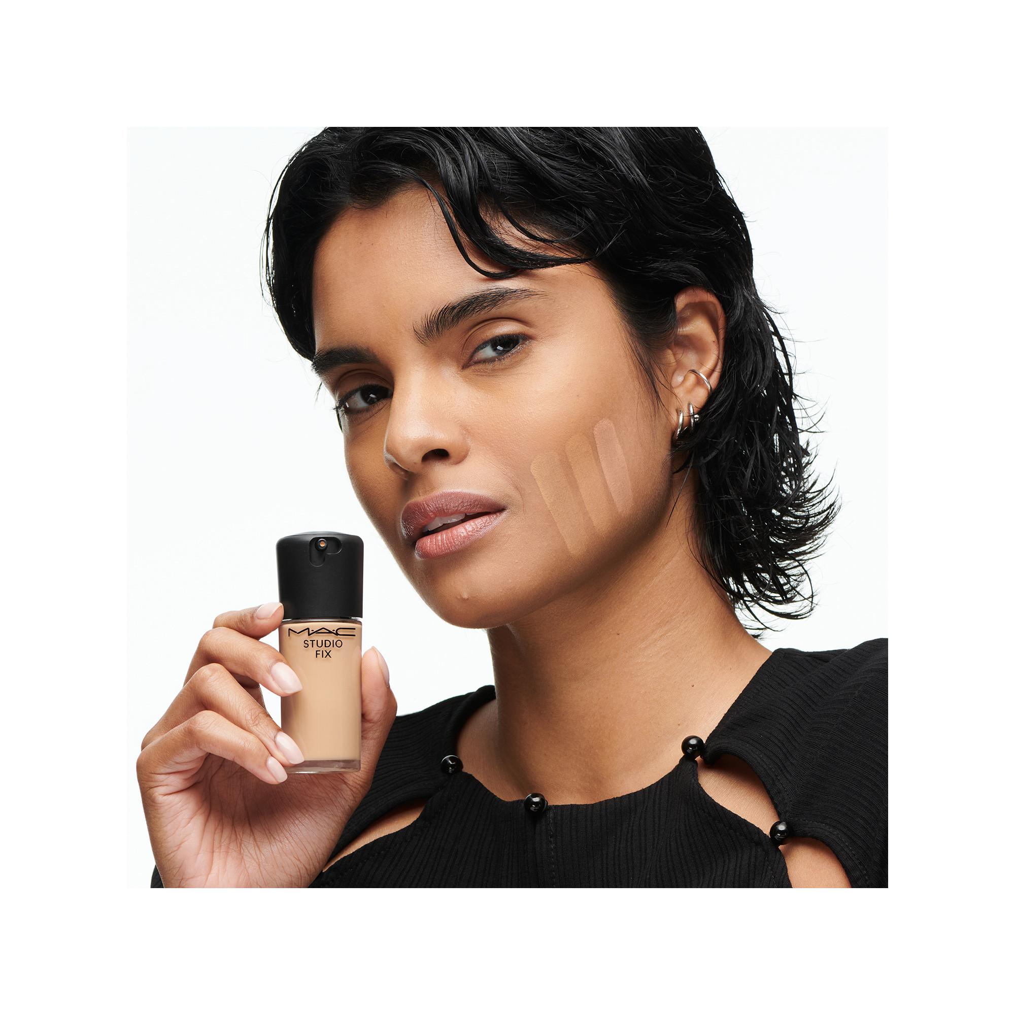 MAC Cosmetics NC15 Mini Studio Fix Fluid Foundation SPF15 