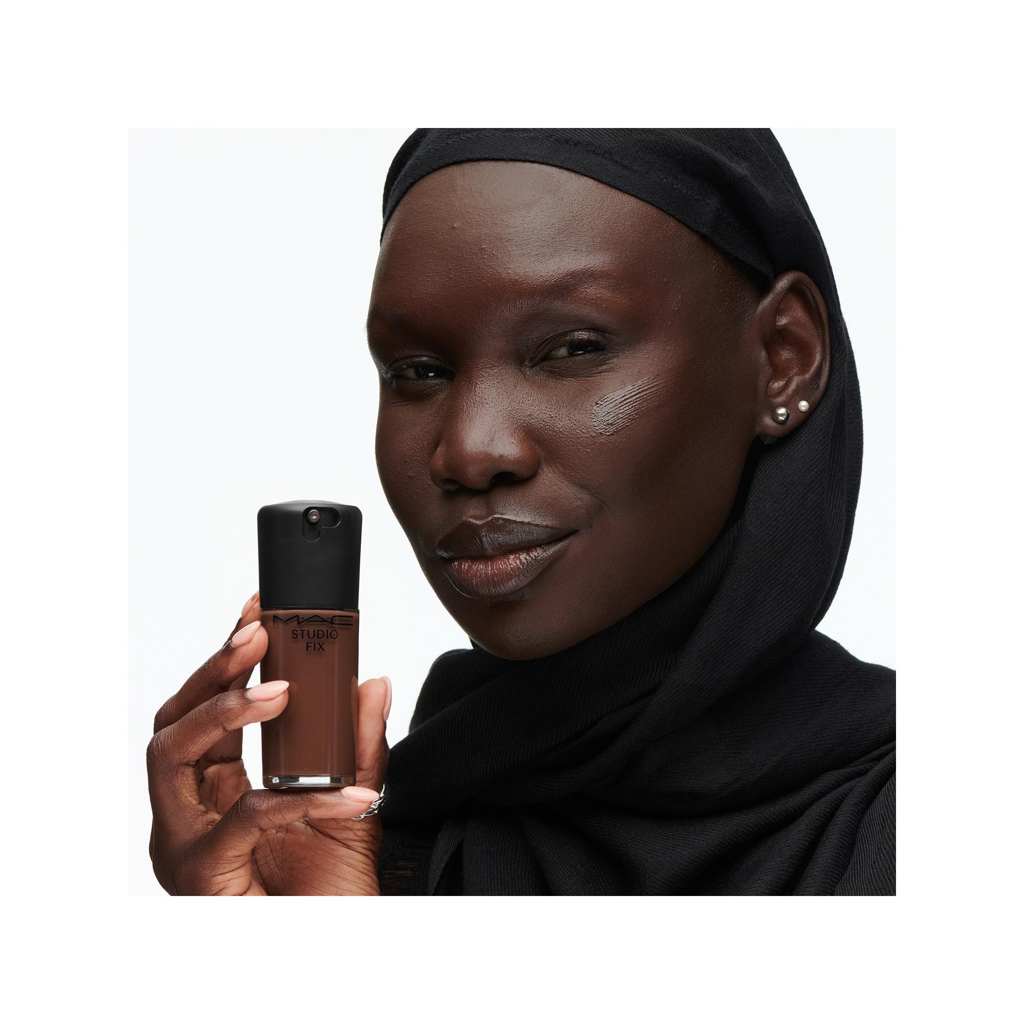 MAC Cosmetics NC15 Mini Studio Fix Fluid Foundation SPF15 