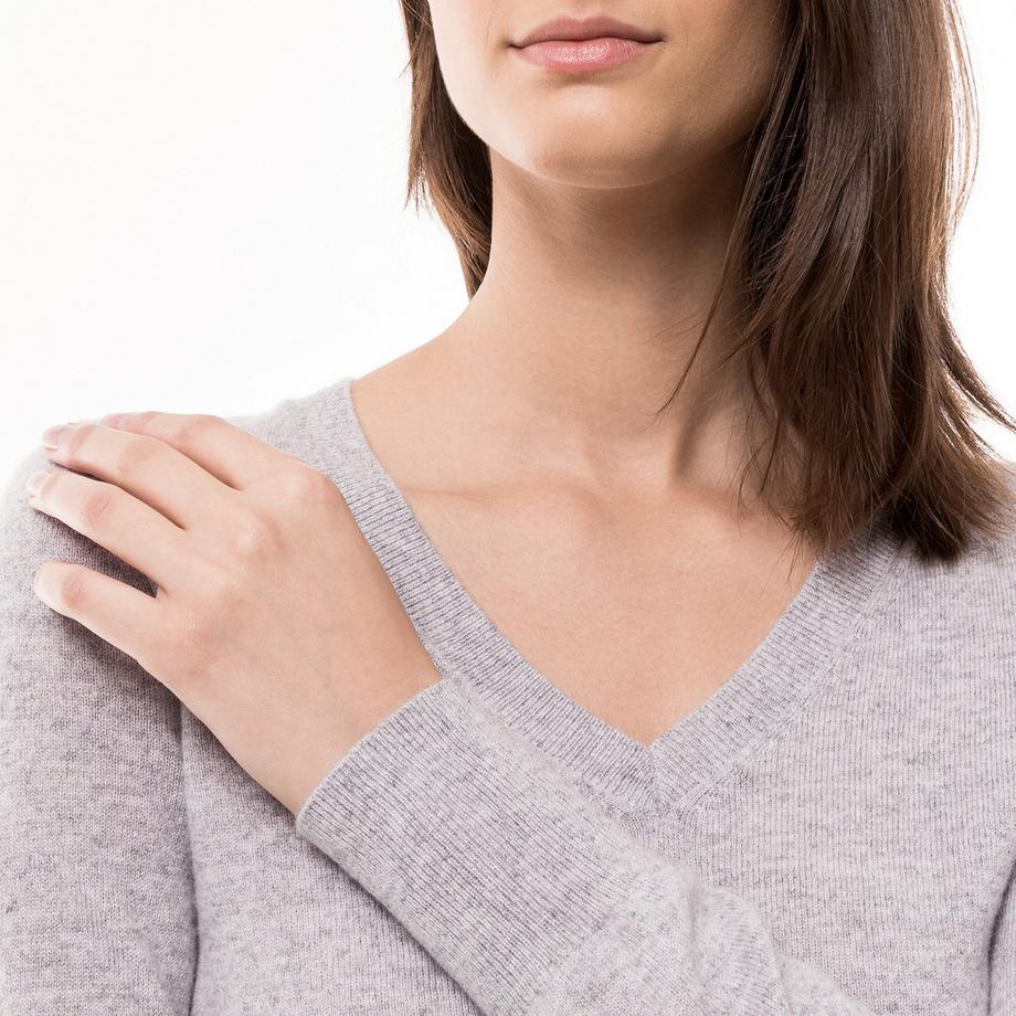 Manor Woman V-Neck Pullover  