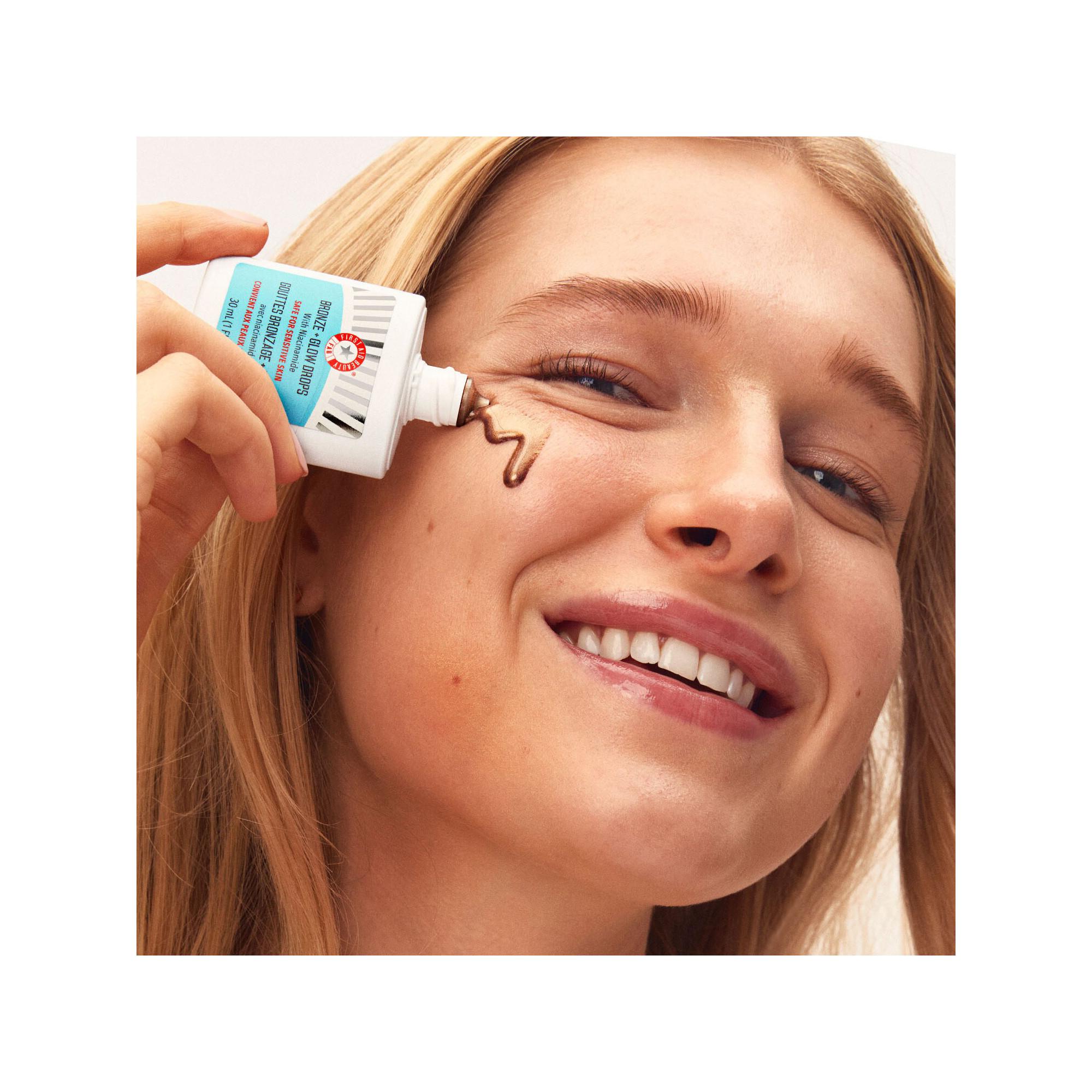 FIRST AID BEAUTY  Bronze + Glow Drop - Gocce abbronzanti + illuminanti alla niacinamide 