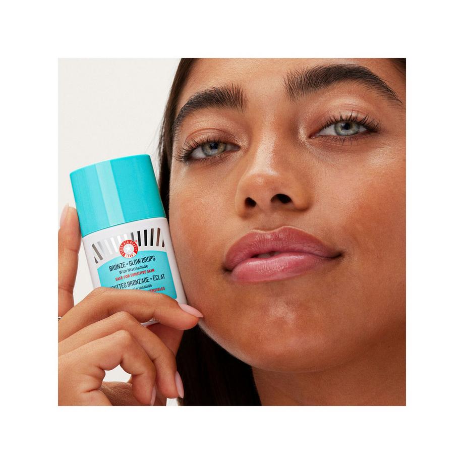 FIRST AID BEAUTY  Bronze + Glow Drop - Gouttes Bronzage + Eclat à la Niacinamide 