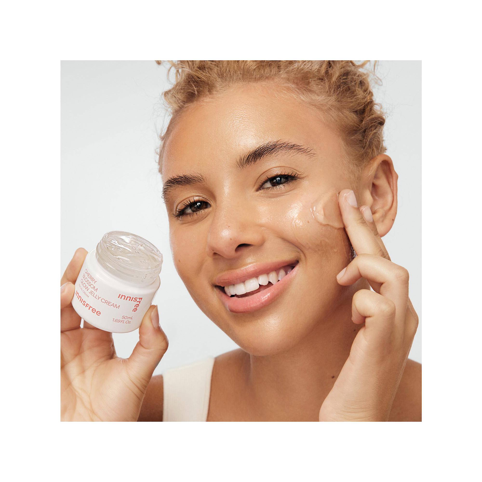 innisfree  Crème Gel Éclat aux Cerisiers à Fleurs et à la Niacinamide - Crème Éclat 