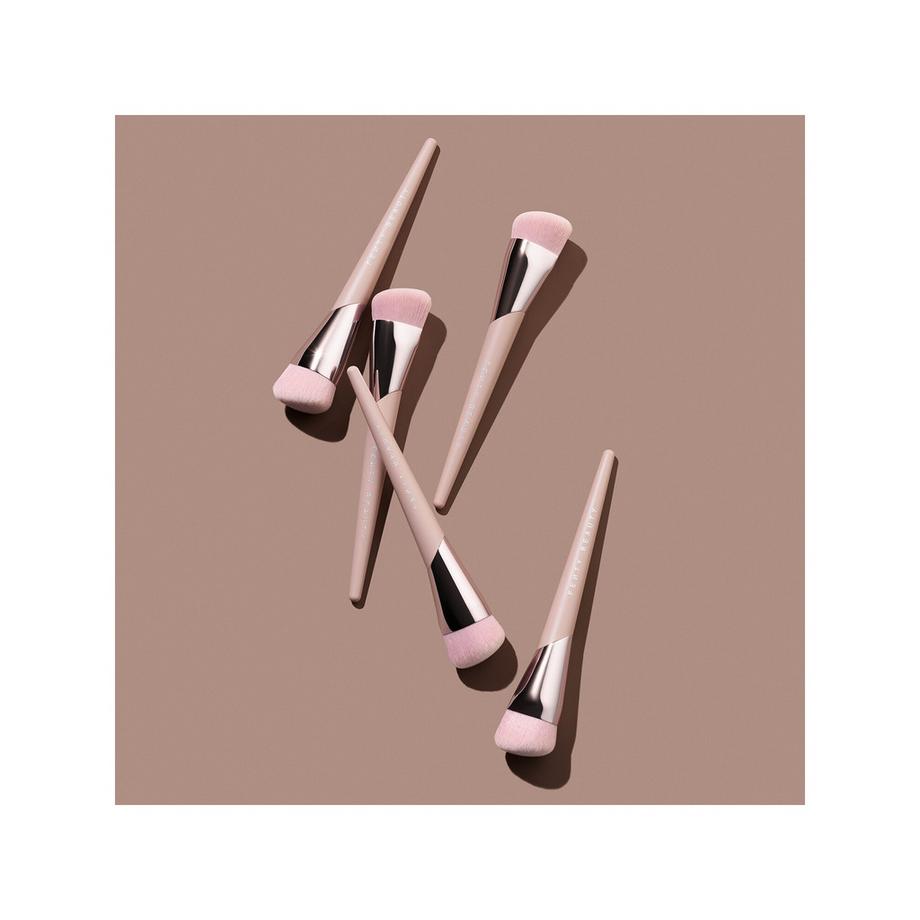 Fenty Beauty By Rihanna Precision Foundation Brush 145 Pinceau maquillage 