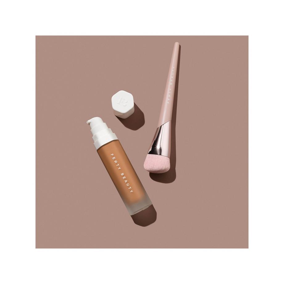 Fenty Beauty By Rihanna Precision Foundation Brush 145 Pinceau maquillage 