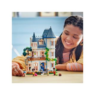 LEGO®  42638 Burg mit Ferienunterkunft 