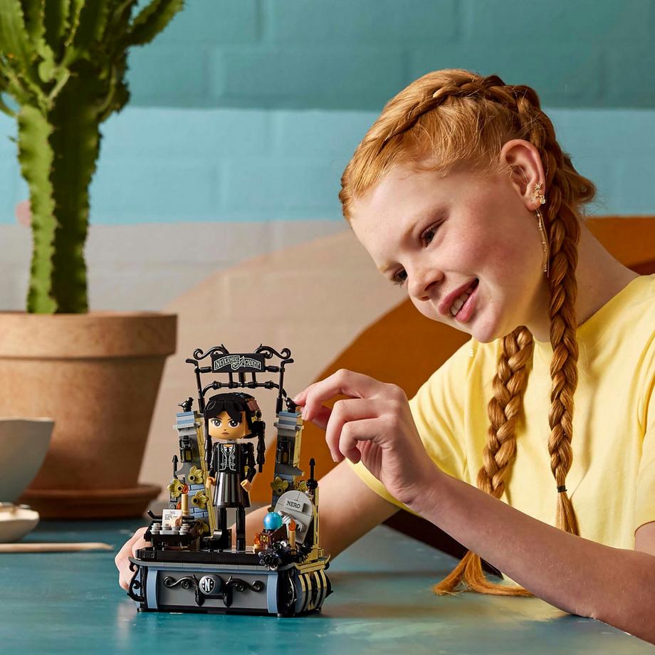 LEGO®  76780 Wednesday Addams Baufigur 