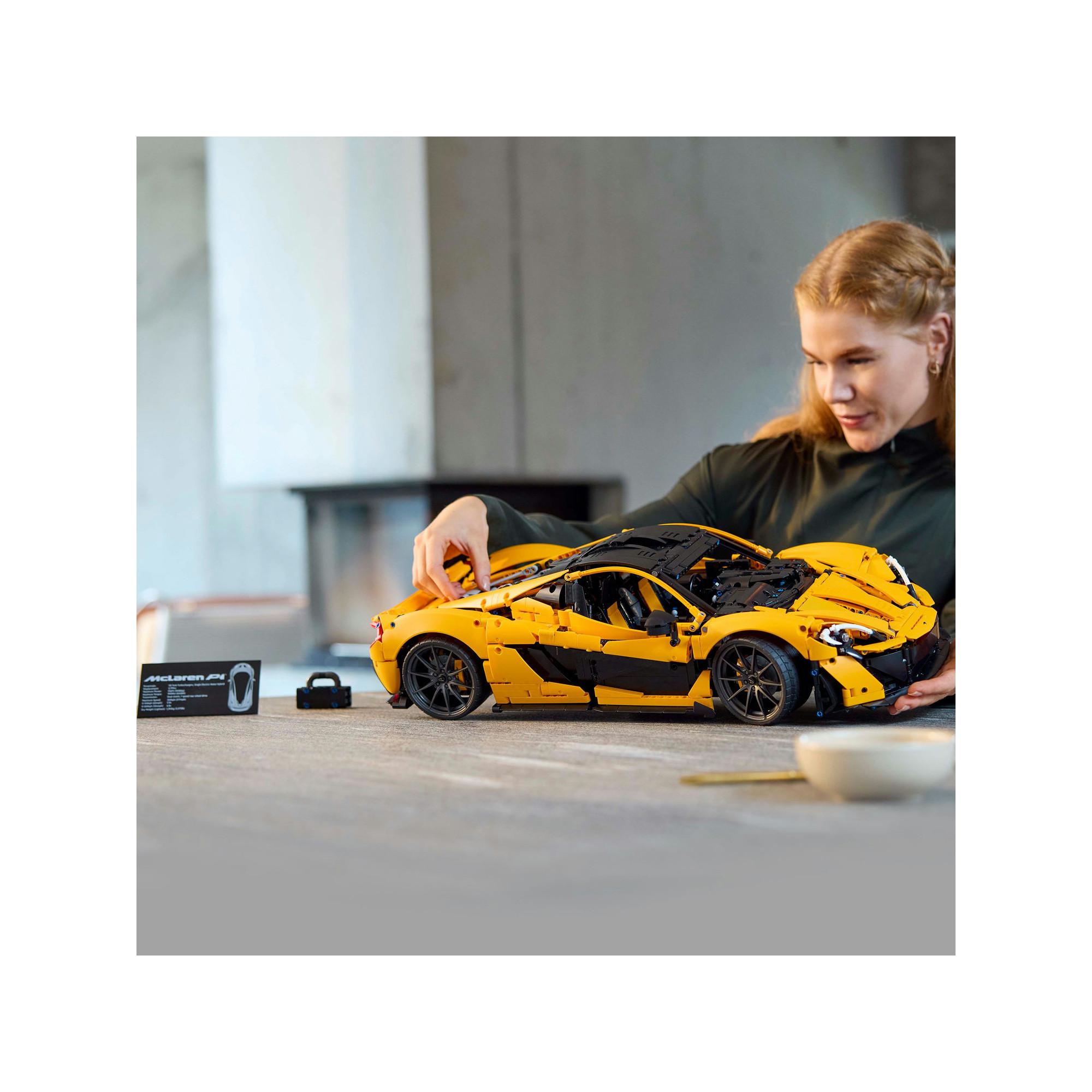 LEGO®  42172 McLaren P1™ 