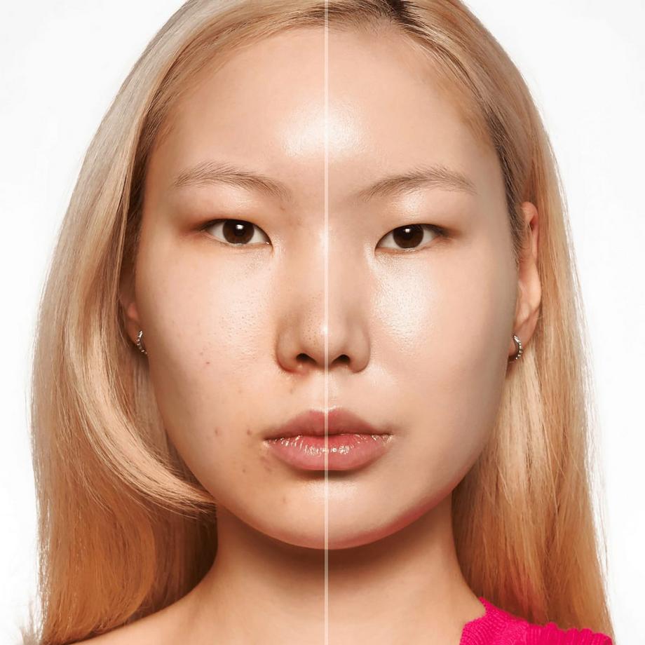 essence Skin Tint Hydrating Natural Finish 