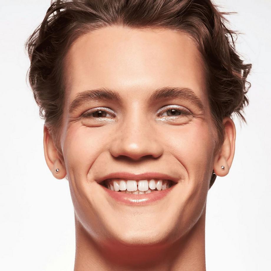 essence Skin Tint Hydrating Natural Finish 