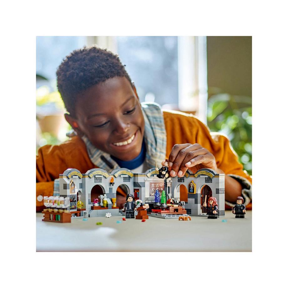 LEGO®  76431 Castello di Hogwarts™: Lezione di pozioni 