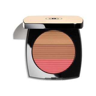 CHANEL LES BEIGES POUDRE BELLE MINE ENSOLEILLÉE HARMONIE DE TROIS POUDRES BELLE MINE, POUDRE BRONZANTE, BLUSH ET ENLUMINEUR. VISAGE, COU ET DÉCOLLETÉ. MAXI FORMAT 