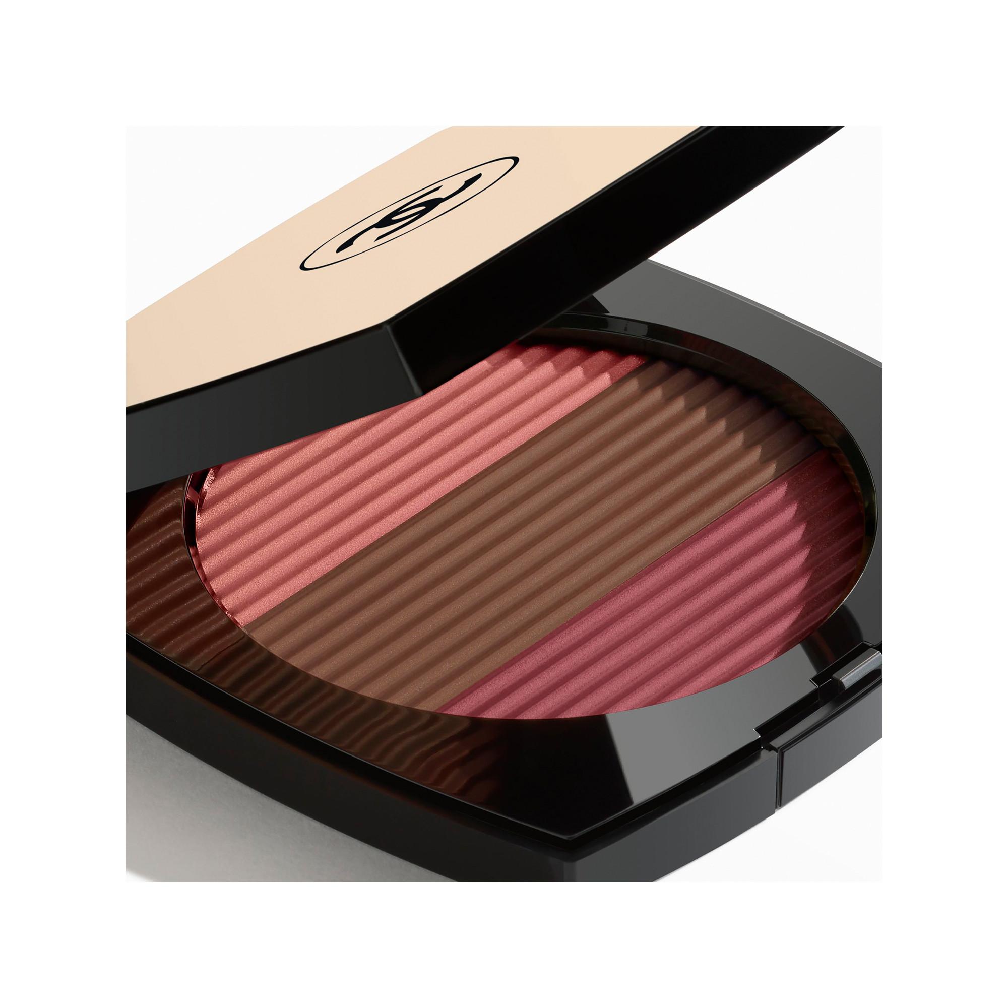 CHANEL LES BEIGES POUDRE BELLE MINE ENSOLEILLÉE HARMONIE DE TROIS POUDRES BELLE MINE, POUDRE BRONZANTE, BLUSH ET ENLUMINEUR. VISAGE, COU ET DÉCOLLETÉ. MAXI FORMAT 