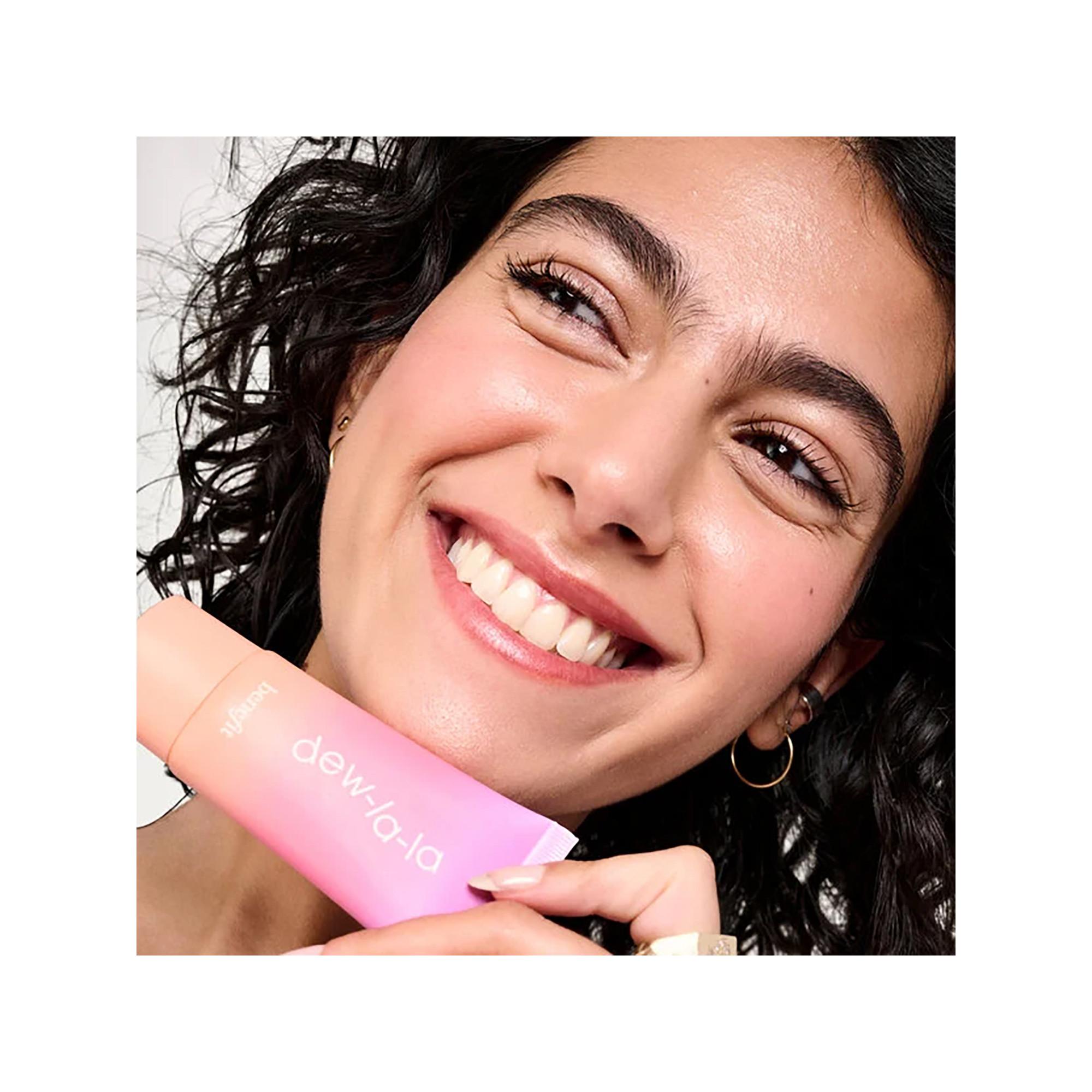 benefit  Dew-la-la - Illuminante Liquido Glowy 