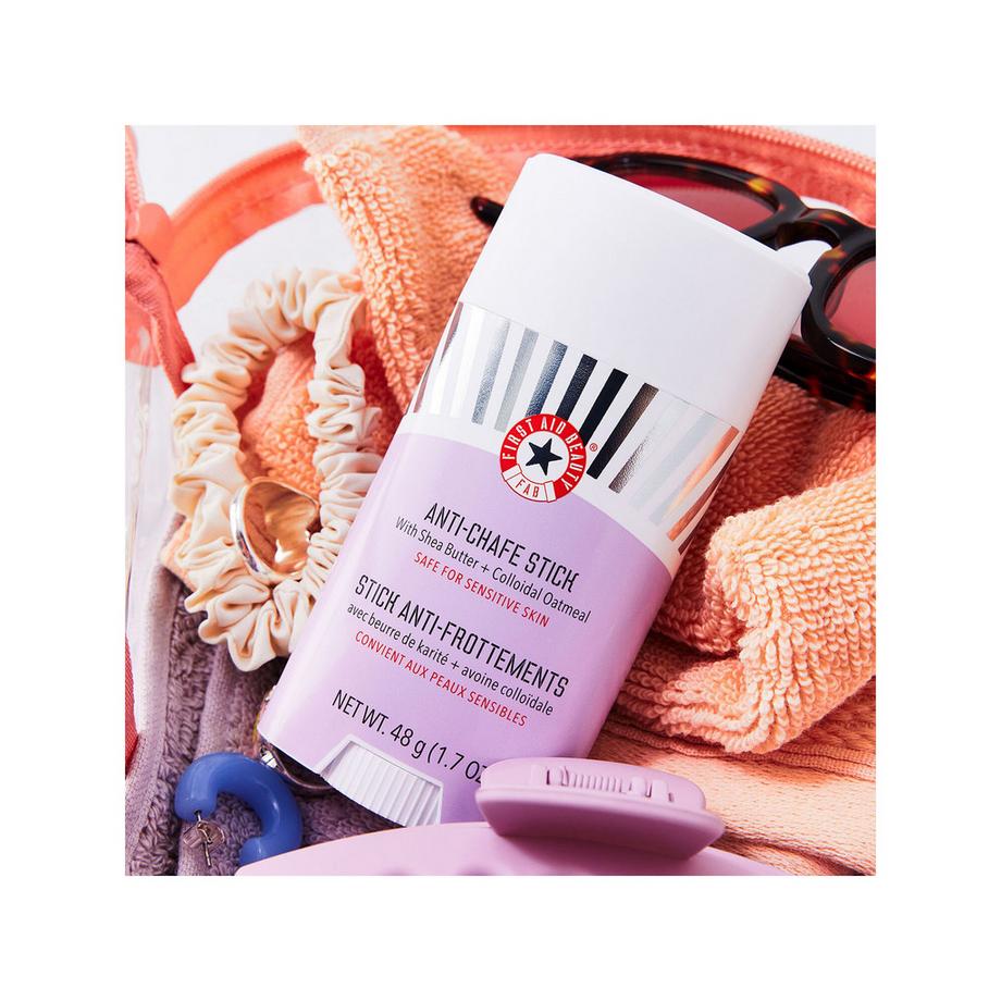 FIRST AID BEAUTY  Anti-Scheuer-Stick - Stick mit Sheabutter + kolloidalem Hafer 