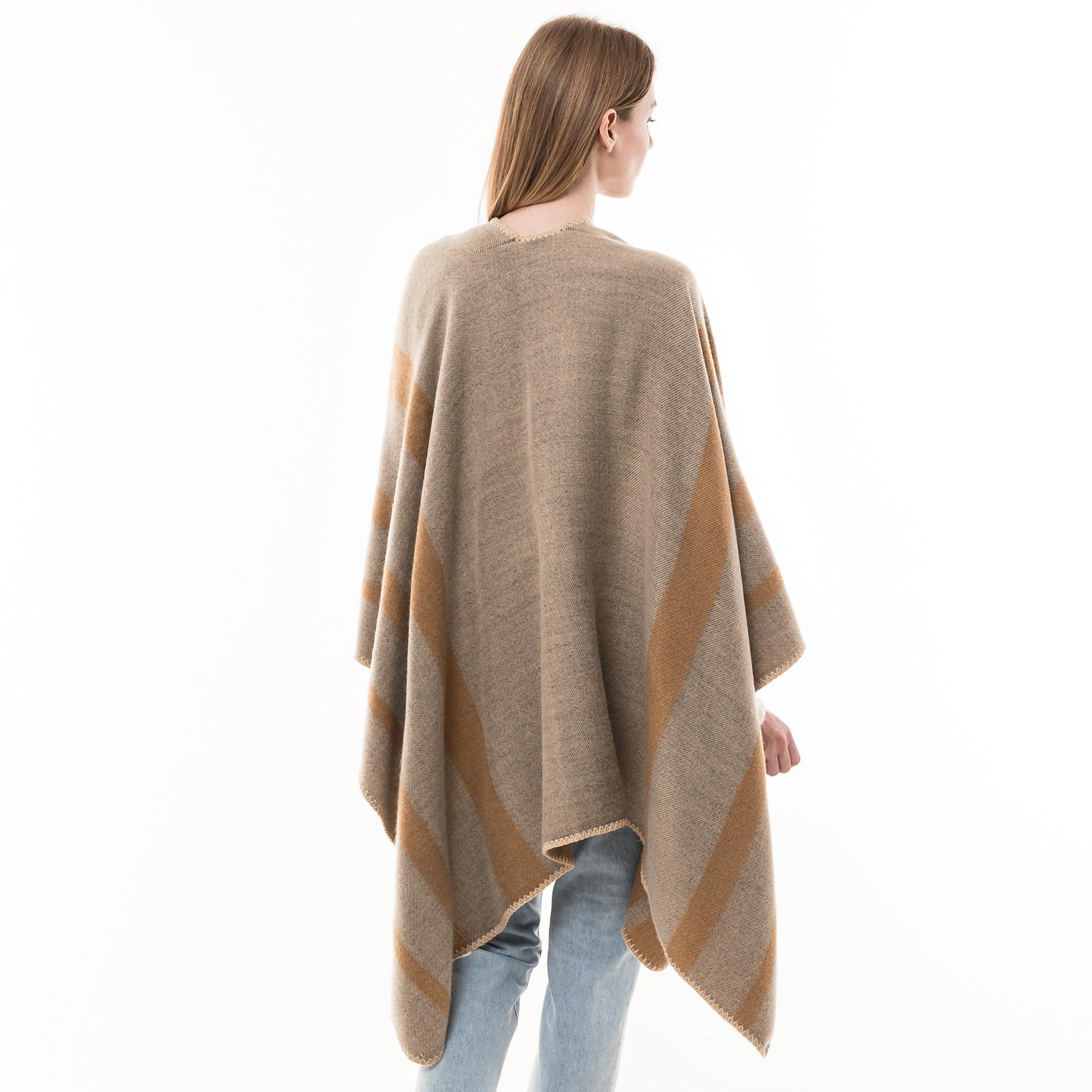 Manor Woman  Poncho 