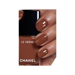 CHANEL LE VERNIS NAGELLACK – FARBE UND GLANZ MIT LANGEM HALT 