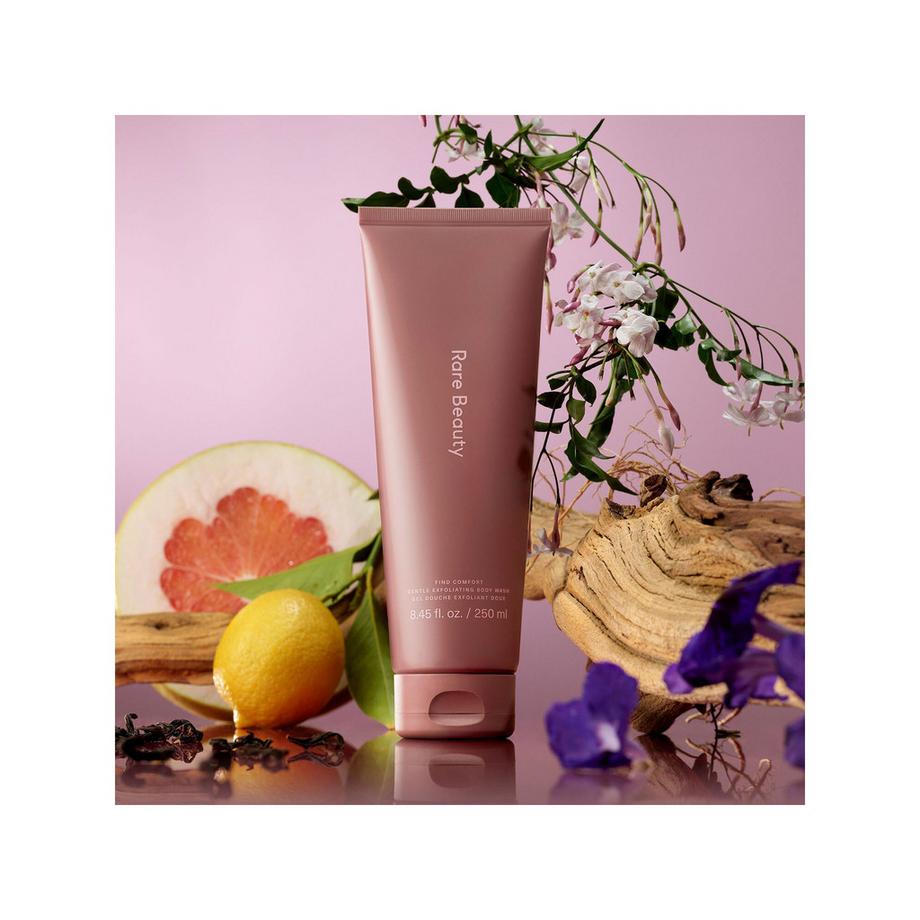 RARE BEAUTY  Find Comfort Body Wash - Sanftes Peeling-Duschgel 