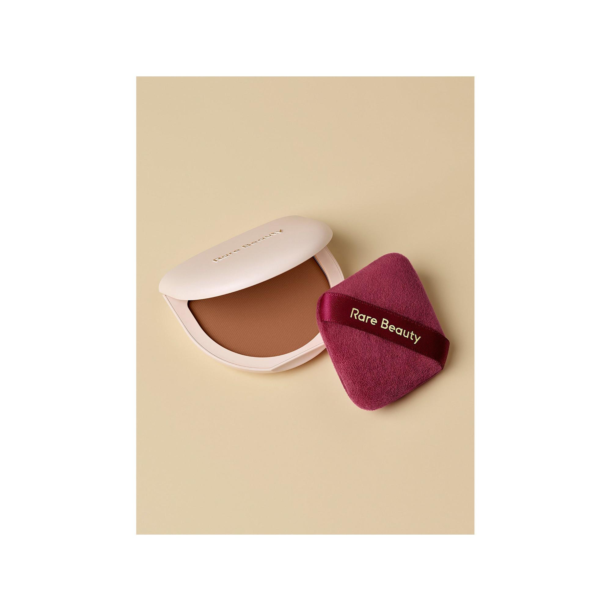 RARE BEAUTY  Soft Touch Powder Puff - Piumino per cipria 