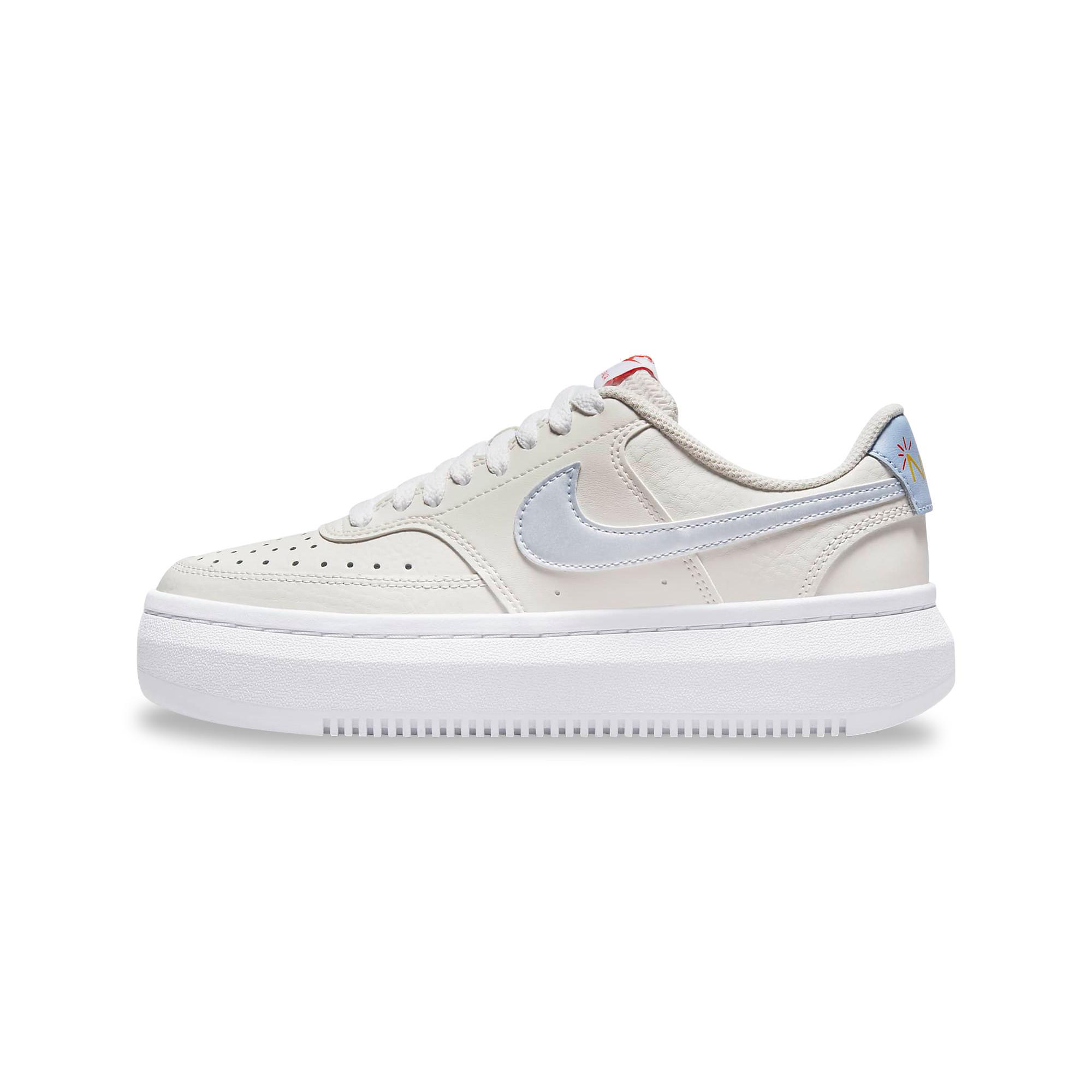 NIKE Wmns Court Vision Alta Sneakers, Low Top 