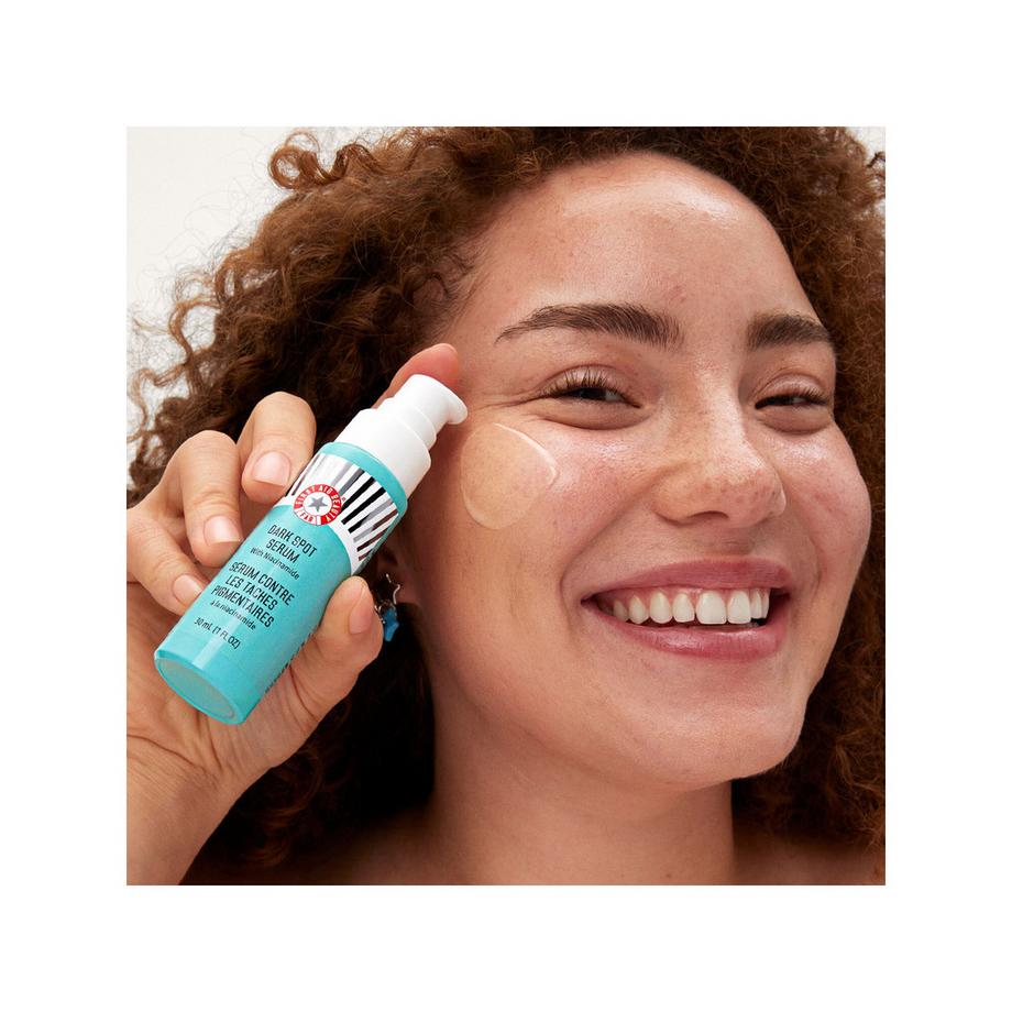 FIRST AID BEAUTY  Dark Spot Serum - Serum anti-tâches pigmentaires à la Niacinamide 