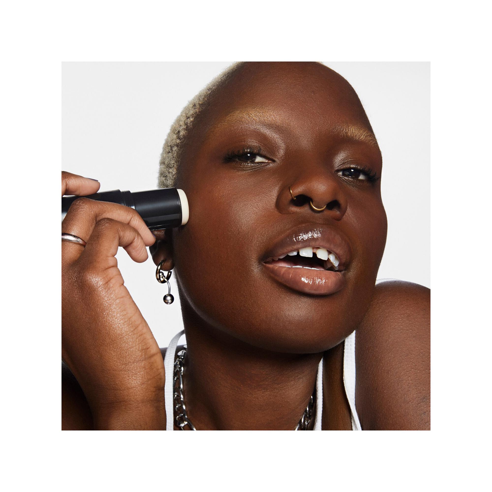 MILK  Pore Eclipse Matte Blur Stick - Nicht komedogener mattierender Stick 